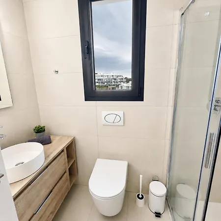Huoneisto Higueron - Luxury With Pool & Sea View In Lomas Del Higueron *
